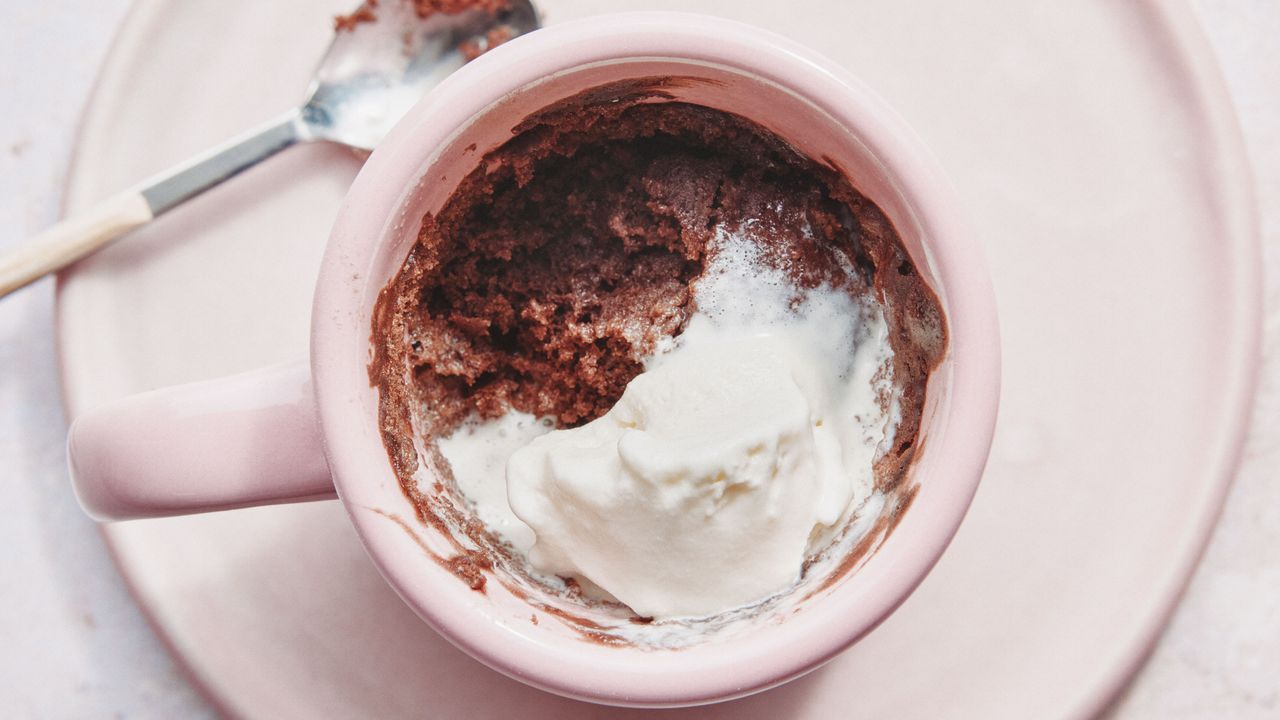 Minute Chocolate Mug Cake: Your Quickest Dessert Fix Ever